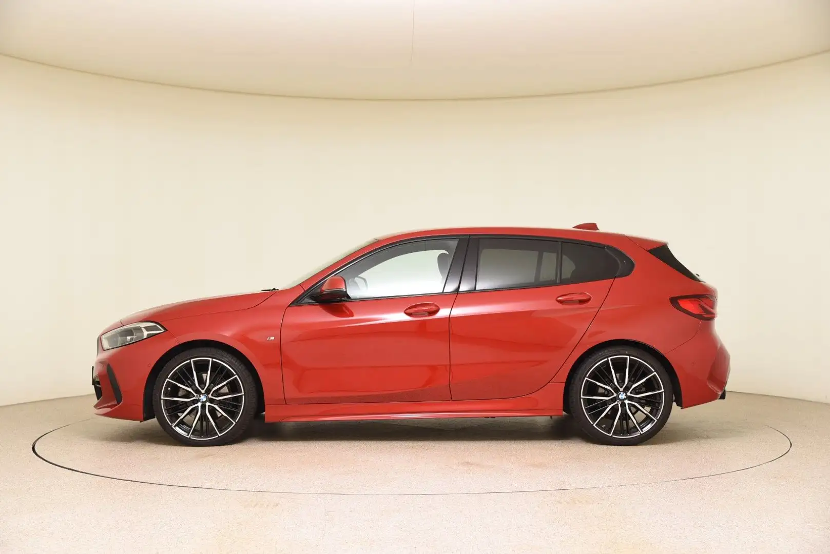 BMW 118 i M Sport ACC DriveAss ParkAss H&K Navi Alarm Rot - 2