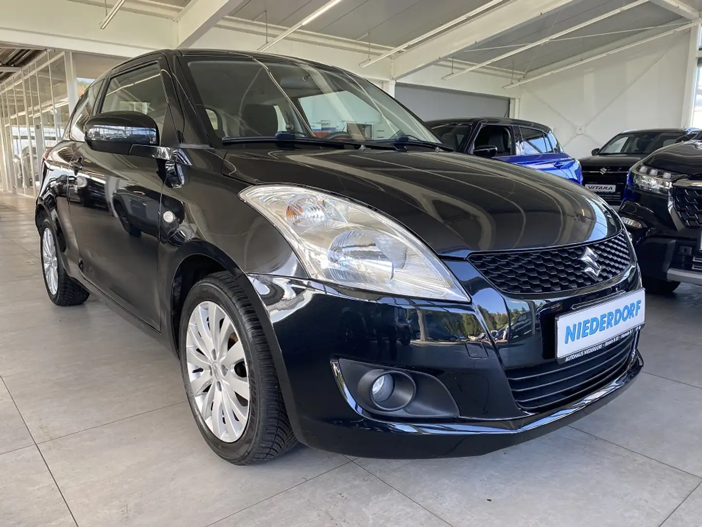 Suzuki Swift 1.3 3T Comfort KLIMA ALLWETTER Schwarz - 1