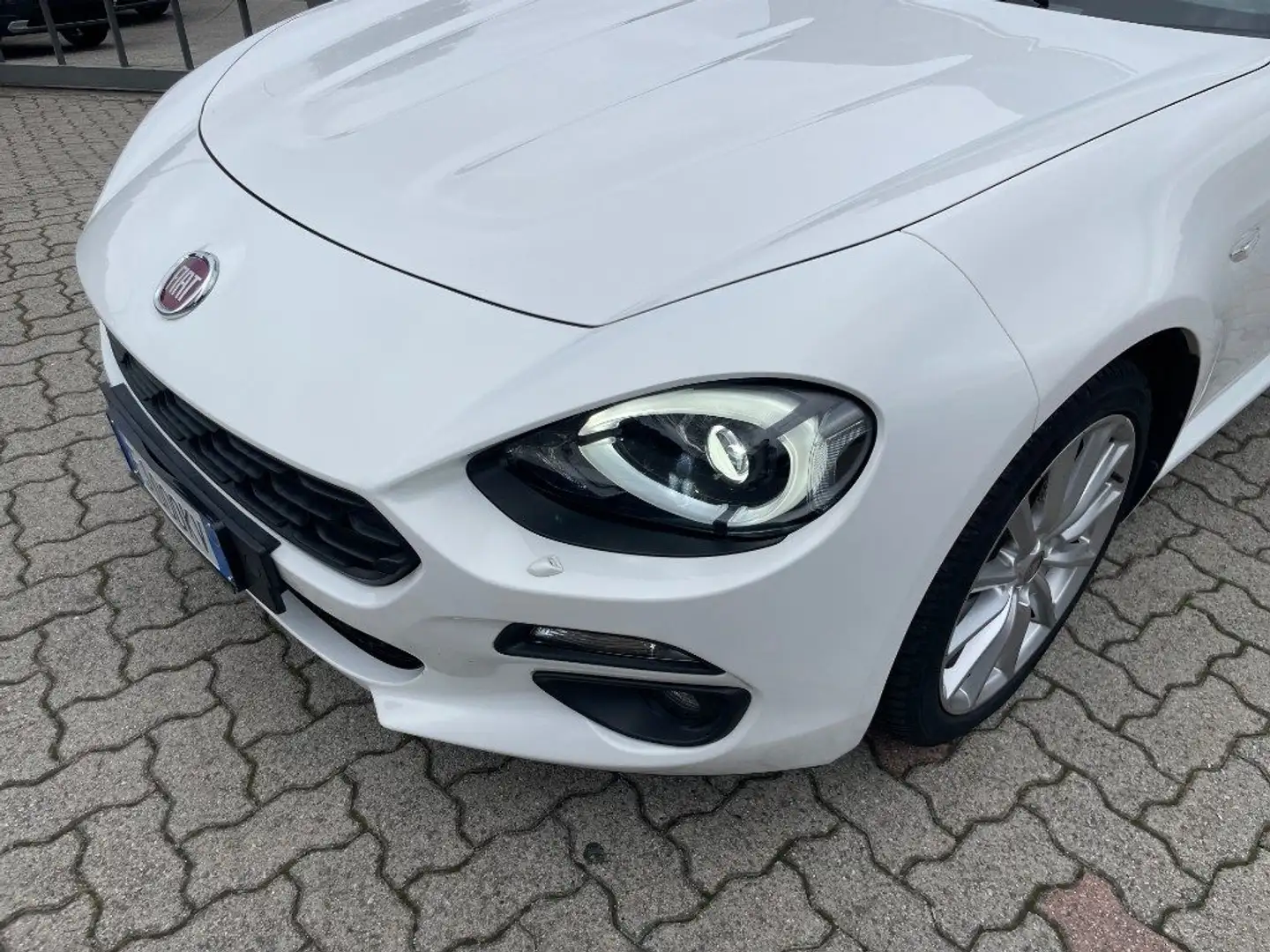 Fiat 124 Spider 1.4 MultiAir Lusso--67.900KM Blanc - 2