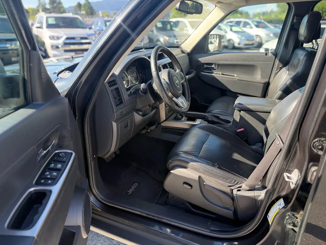 Jeep Liberty снимка Jeep Liberty