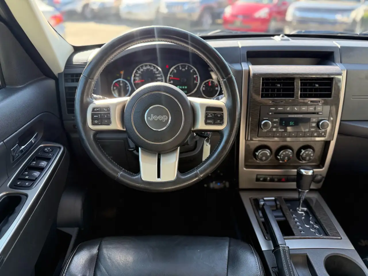 Jeep Liberty снимка Jeep Liberty