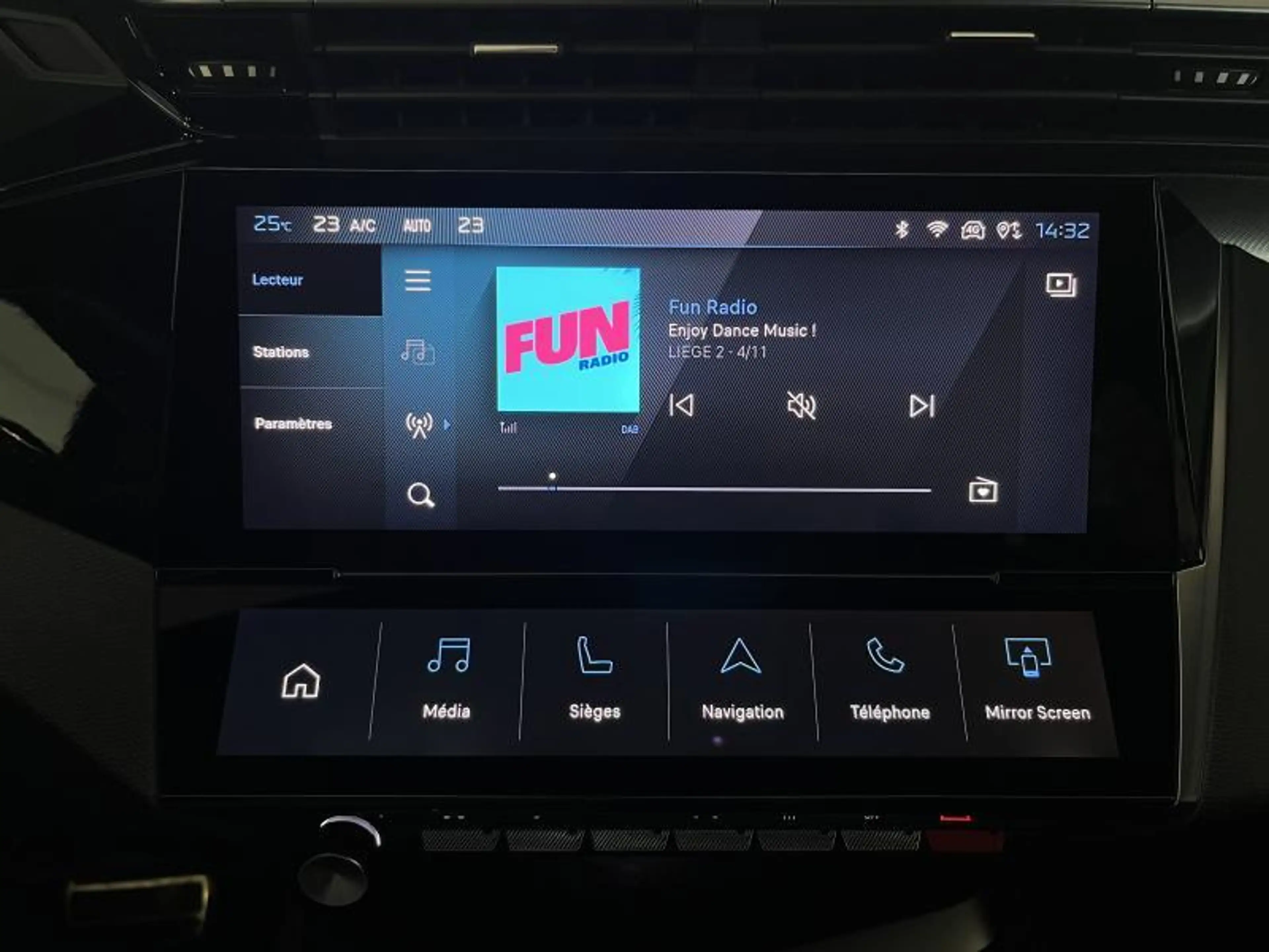 Peugeot 408 GT — photo 15