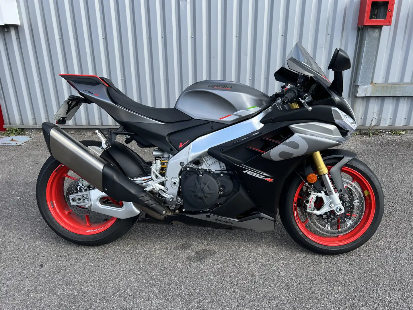 Aprilia RSV4 - 1