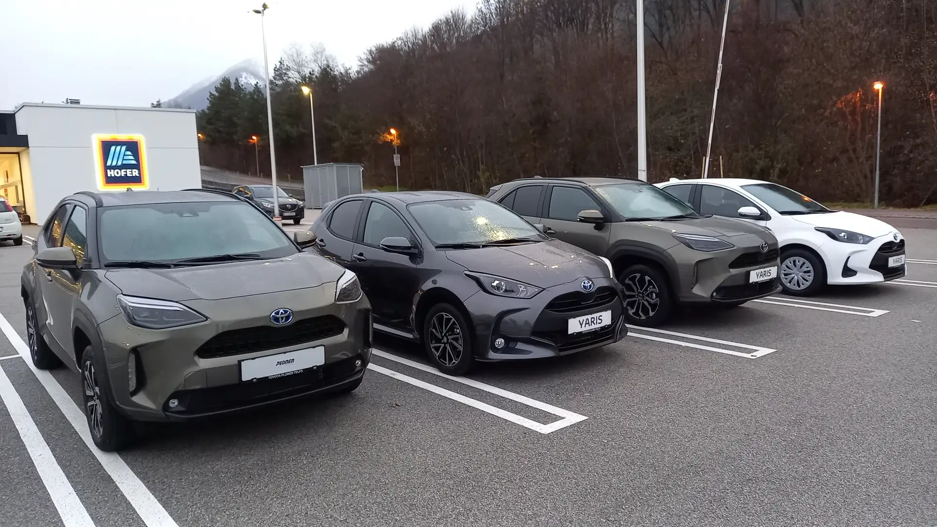 Toyota Yaris Cross Hybrid 2WD Active Drive+Safety Paket Silber - 1