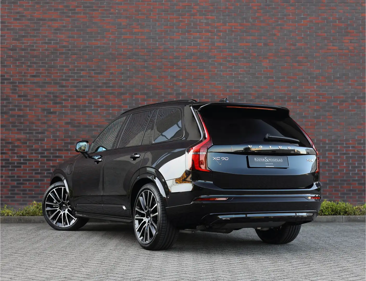 Volvo XC90 T8 AWD Ultra Dark *Pano*Trekhaak*Luchtvering* Zwart - 2