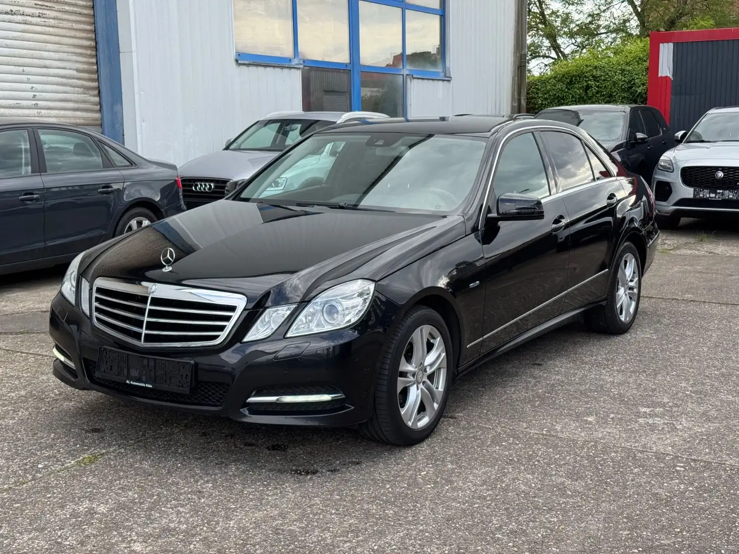 Mercedes-Benz E 200 CDI lim. Avantgarde/Automatik/Navi/PDC Negro - 1