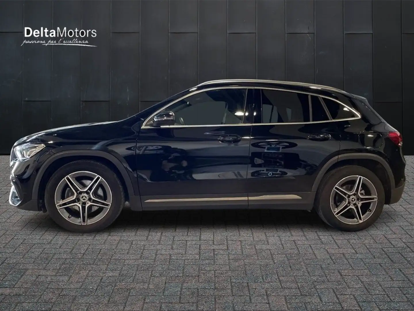 Mercedes-Benz GLA 180 180 d Premium auto Nero - 2