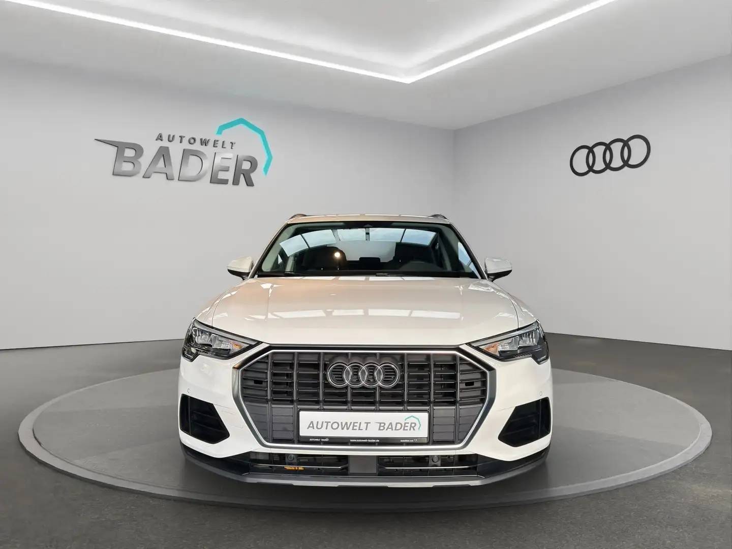 Audi Q3 2.0 TDI ACC DAB+ Shz 35 TDI basis Weiß - 2