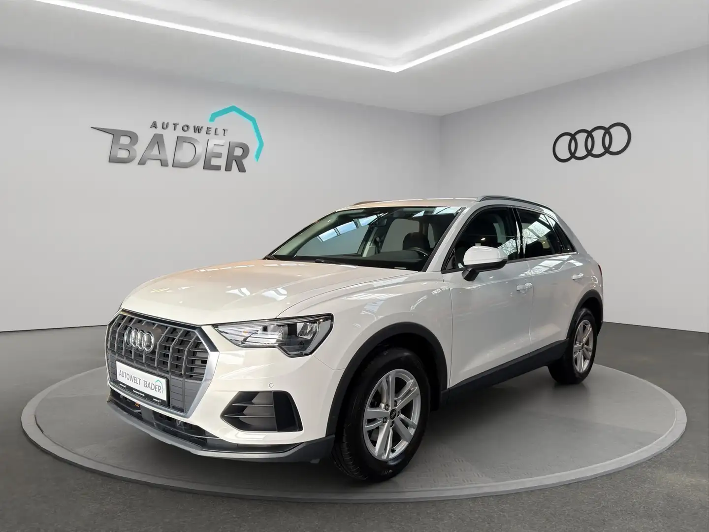 Audi Q3 2.0 TDI ACC DAB+ Shz 35 TDI basis Weiß - 1