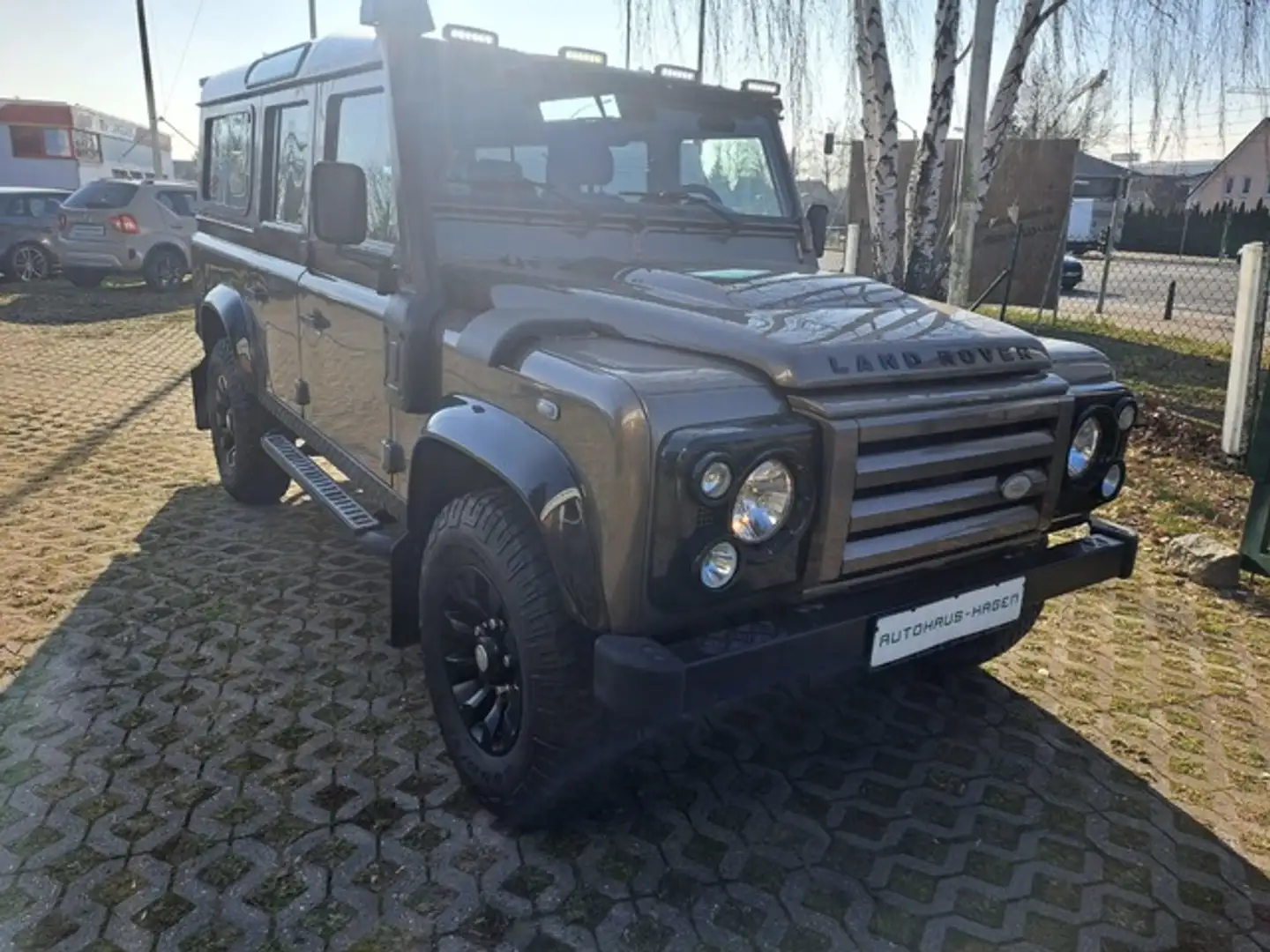 Land Rover Defender 110 Rough Station Wagon 1. Hand 7-Sitze Braun - 1