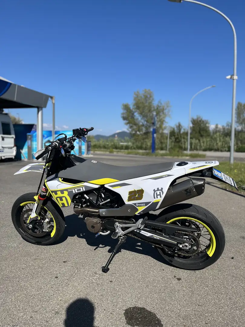 Husqvarna 701 Supermoto DEPOTENZIATA PER PATENTE A2 - 1
