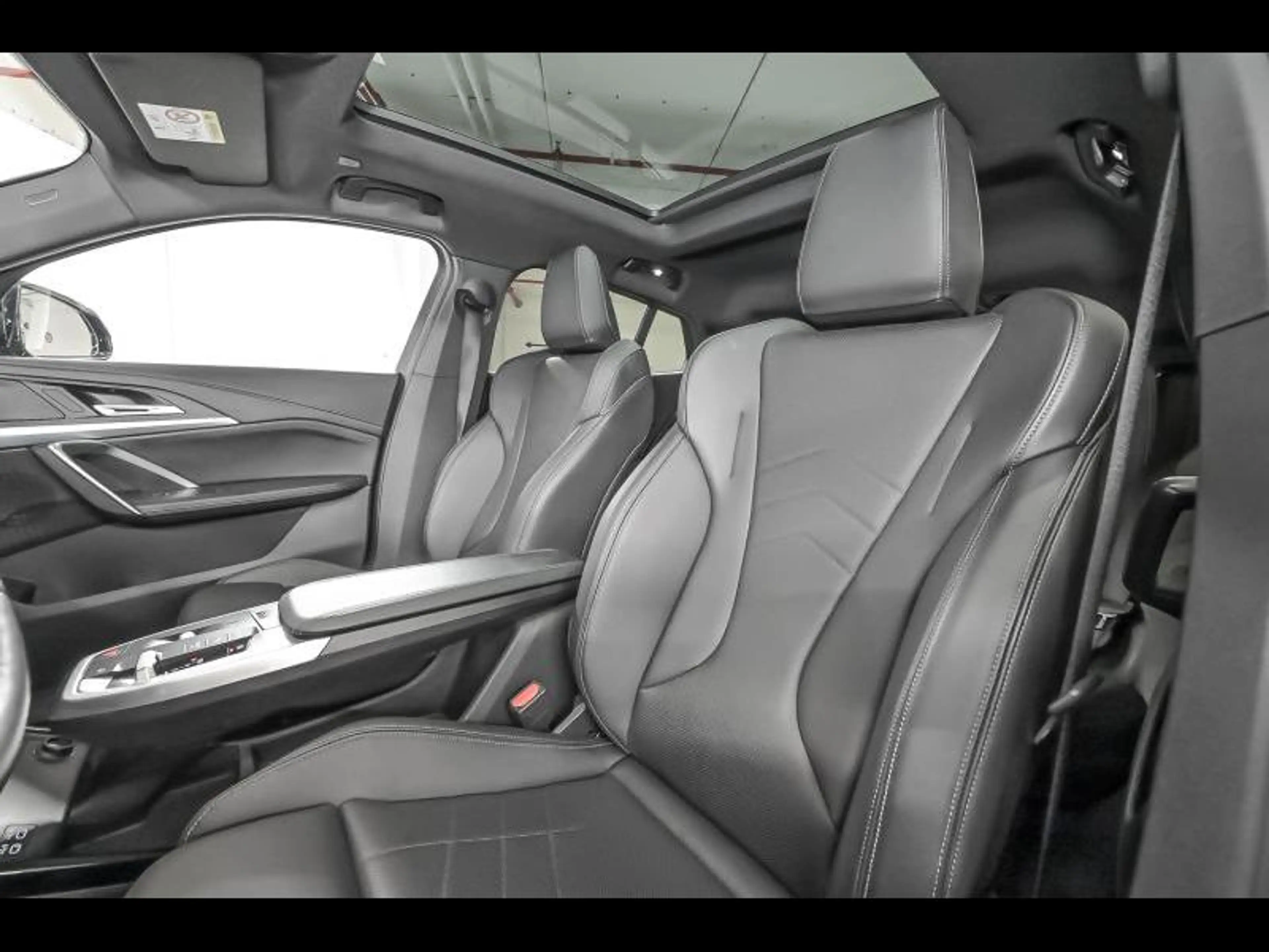 BMW iX2 IX2 20 — photo 18