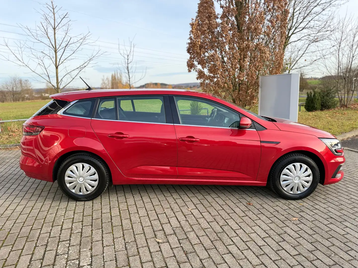 Renault Megane Grandtour Life TCe 115 GPF Rosso - 1