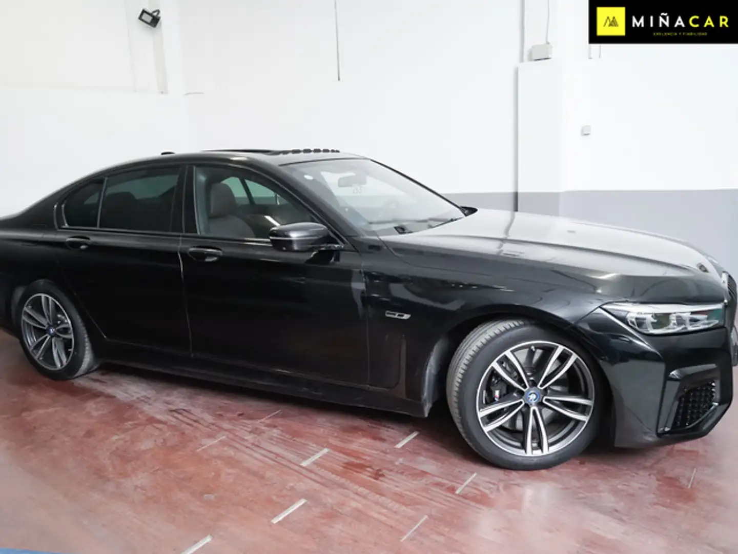 BMW 745 745e Noir - 2