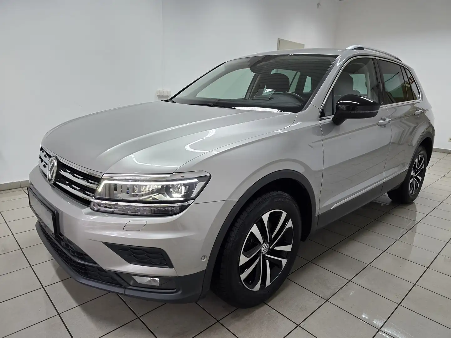 Volkswagen Tiguan 1.5 TSI IQ.DRIVE LED Navi HUD Standheizung AHK Gris - 1
