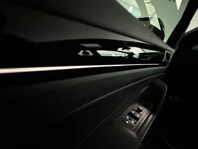 Volkswagen T-Roc view 12