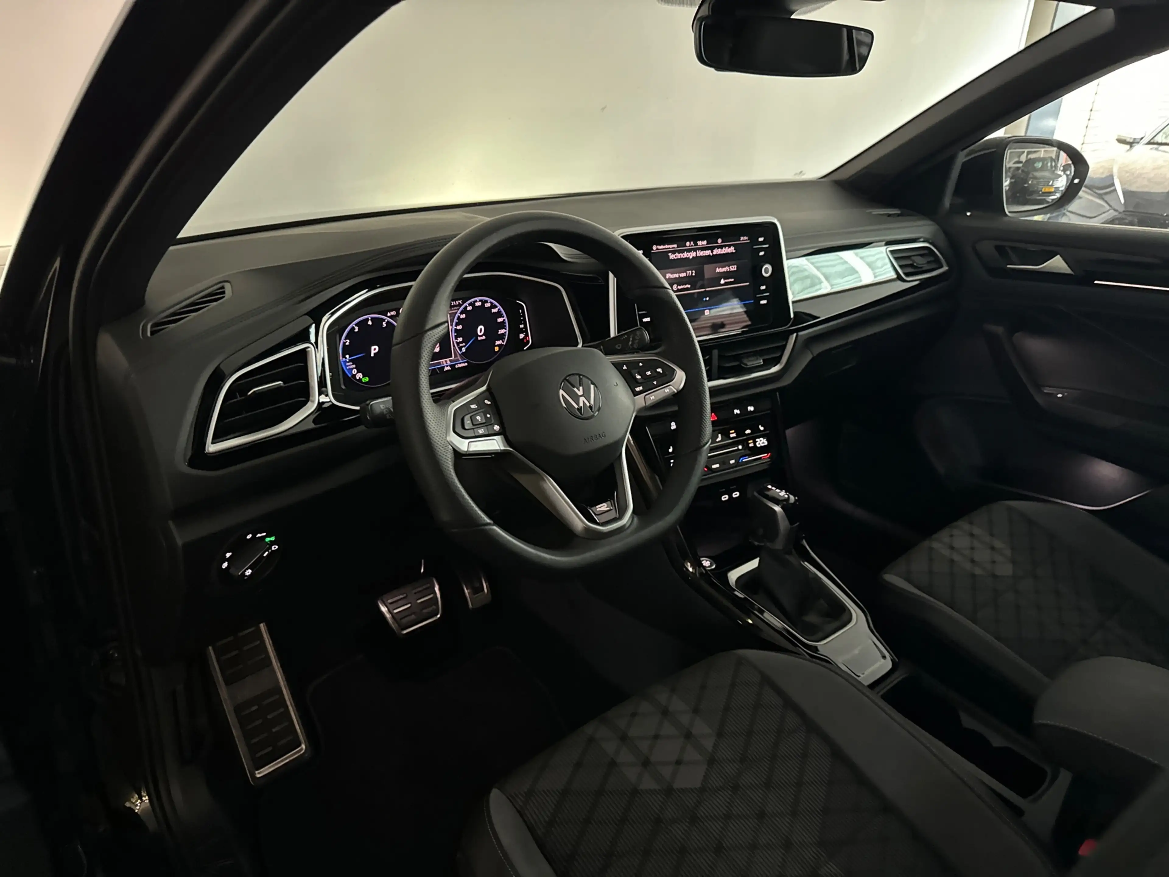 Volkswagen T-Roc 1.5 TSI R-Line Edition Pano|ACC|Lane Assist|Keyles — photo 8