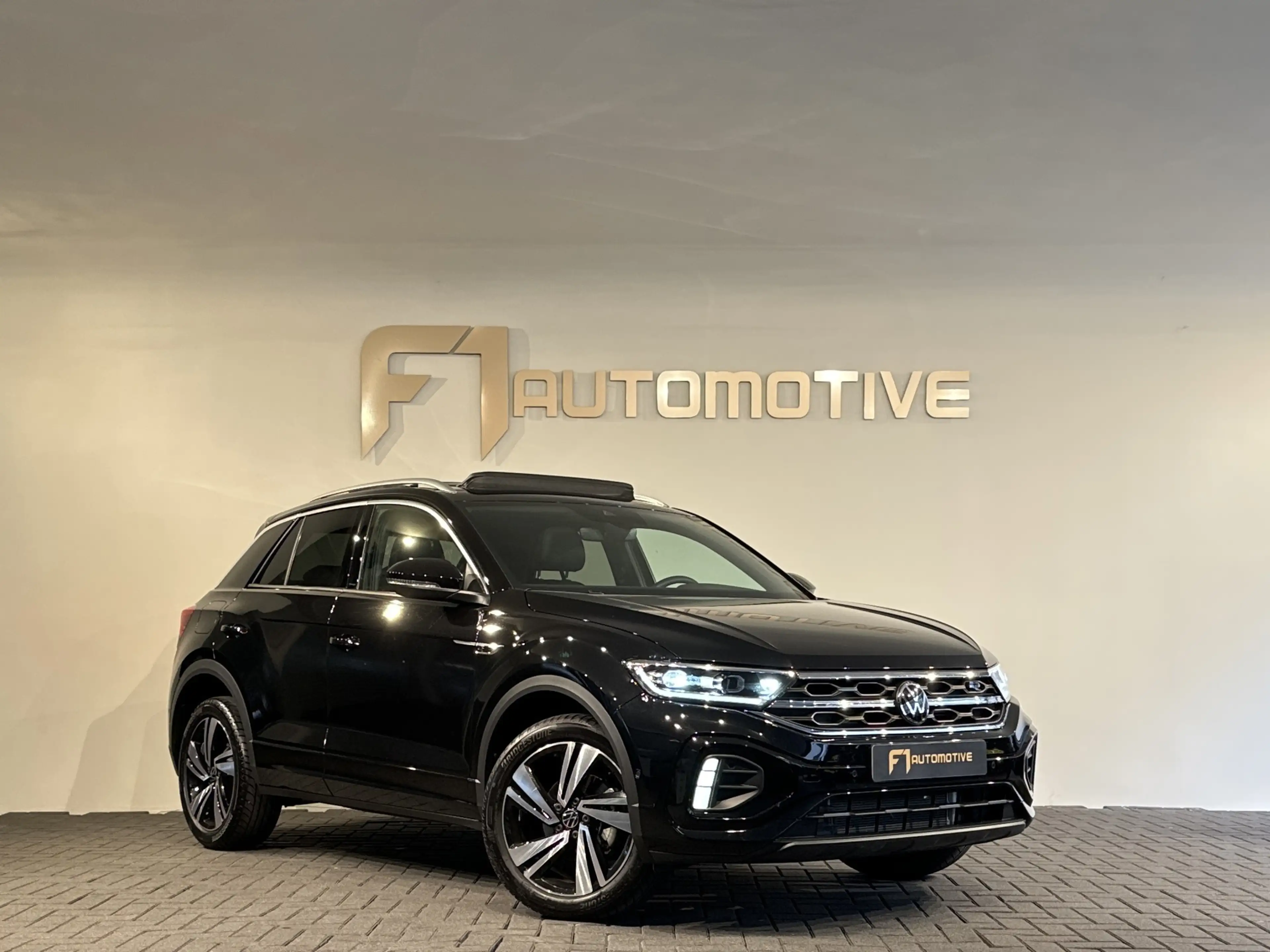 Volkswagen T-Roc 1.5 TSI R-Line Edition Pano|ACC|Lane Assist|Keyles — photo 3