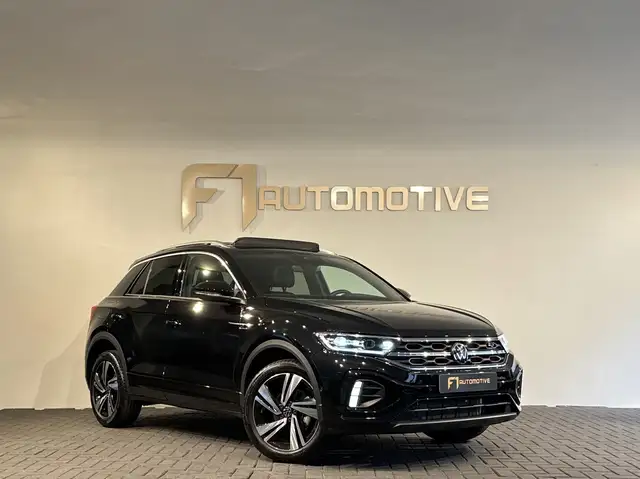 Volkswagen T-Roc view 3