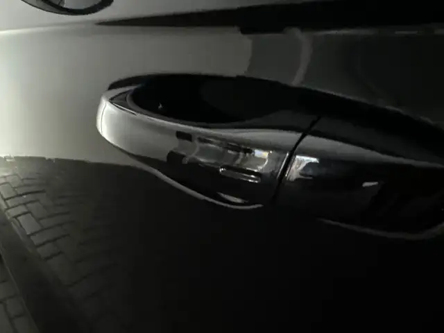 Volkswagen T-Roc view 13