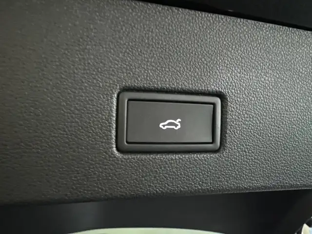 Volkswagen T-Roc view 14