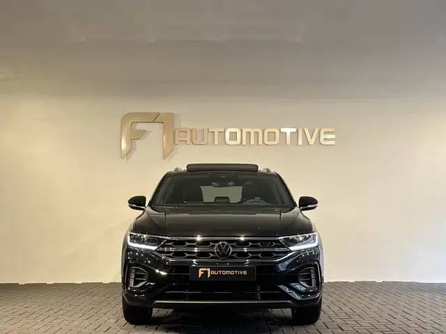 Volkswagen T-Roc view 2