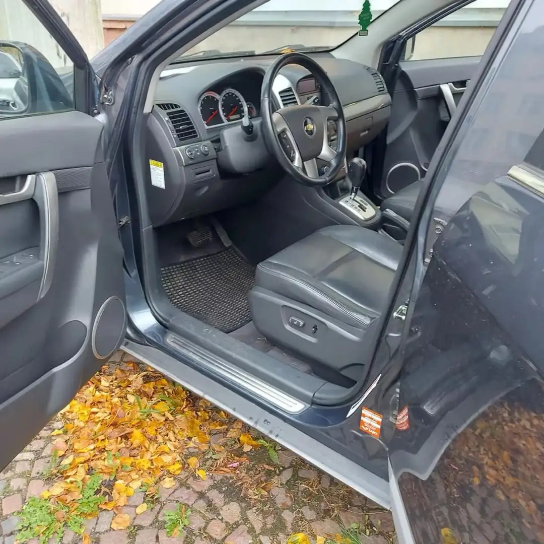 Chevrolet Captiva 2.0 4WD 7 Sitzer Automatik LT Grau - 1