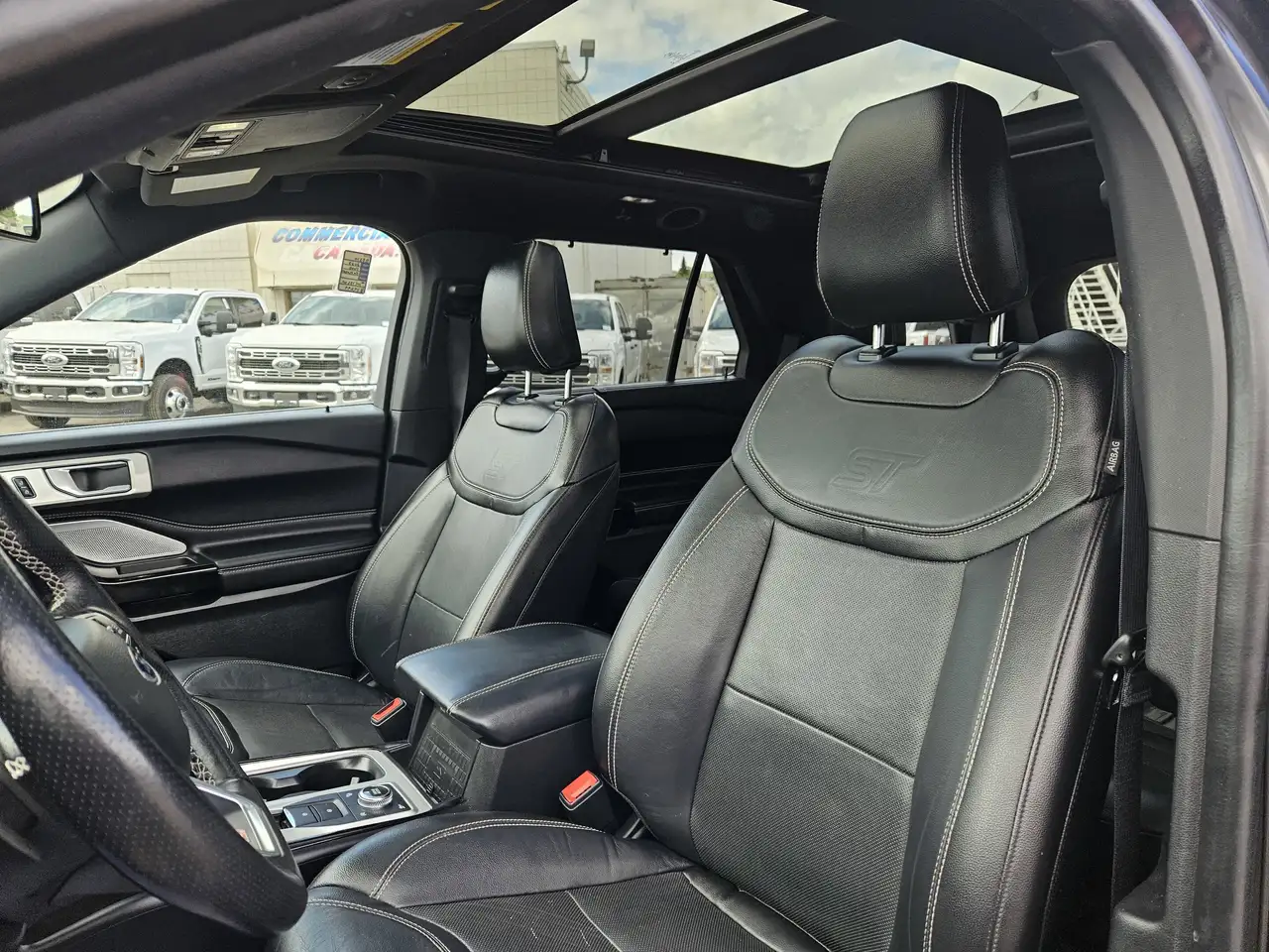 Ford Explorer снимка Ford Explorer