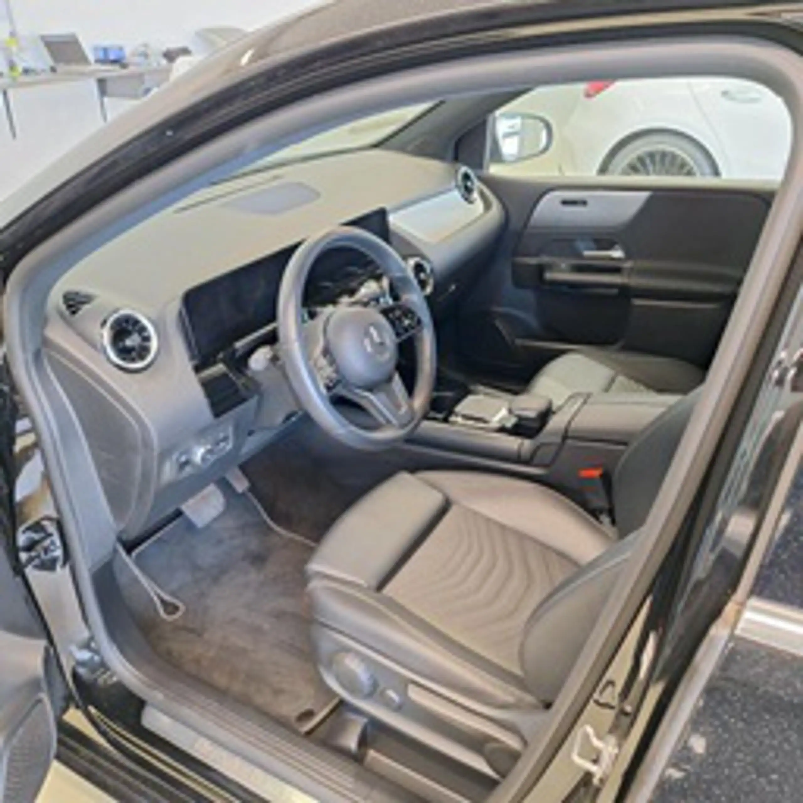 Mercedes-Benz B 180 B 180 NAVI KLIMAAUT LED TEMPO MFL SHZ KAMERA T-Leder — photo 5