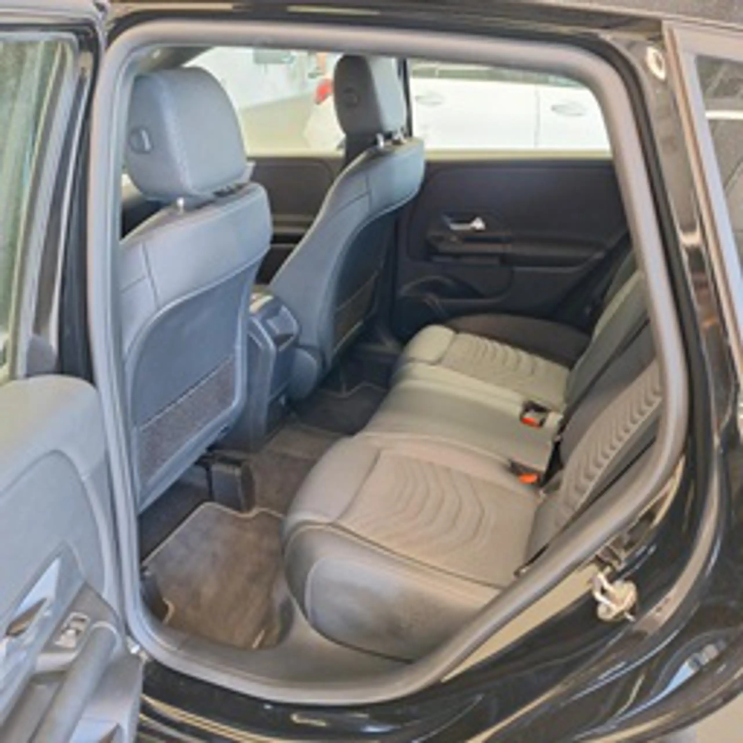 Mercedes-Benz B 180 B 180 NAVI KLIMAAUT LED TEMPO MFL SHZ KAMERA T-Leder — photo 11