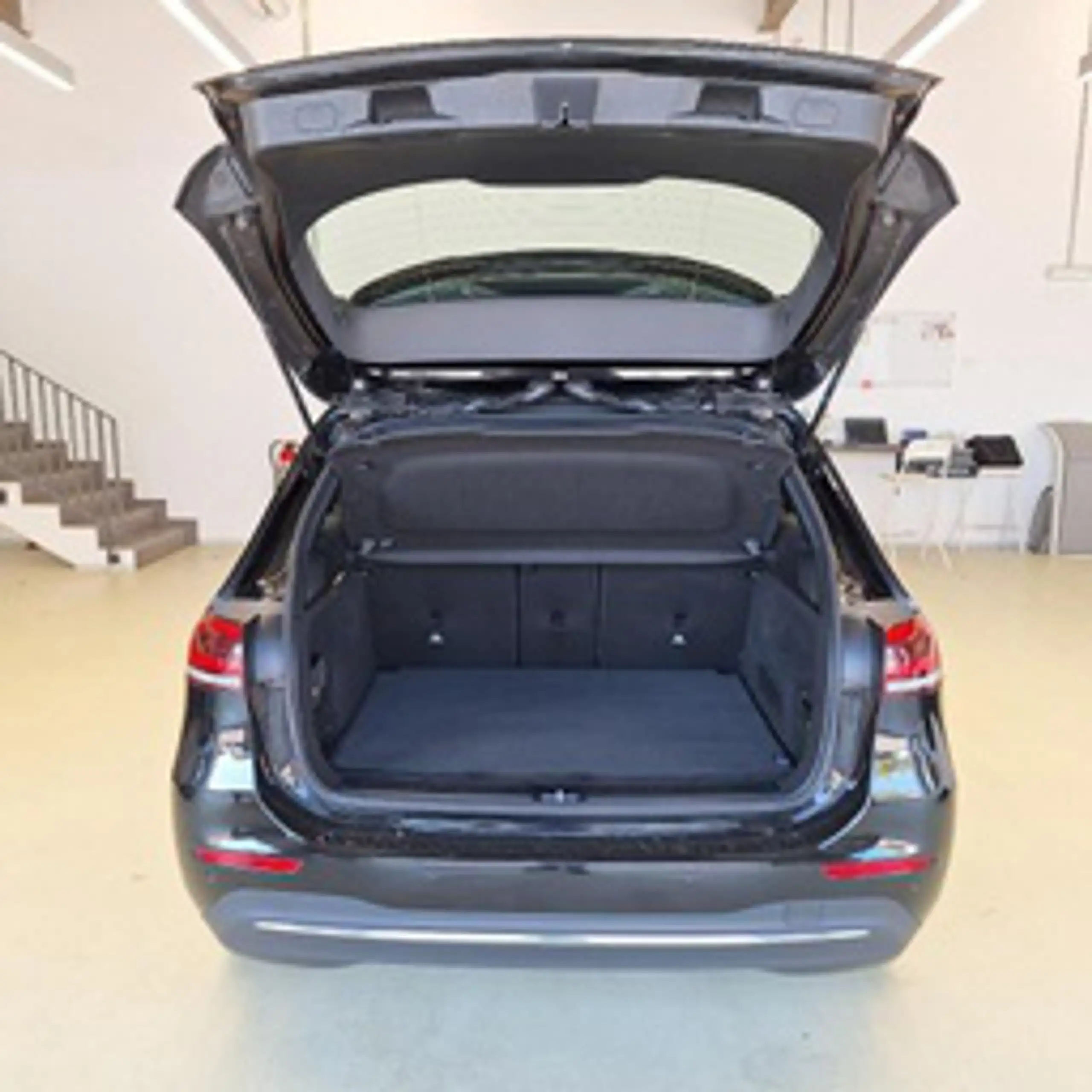 Mercedes-Benz B 180 B 180 NAVI KLIMAAUT LED TEMPO MFL SHZ KAMERA T-Leder — photo 12