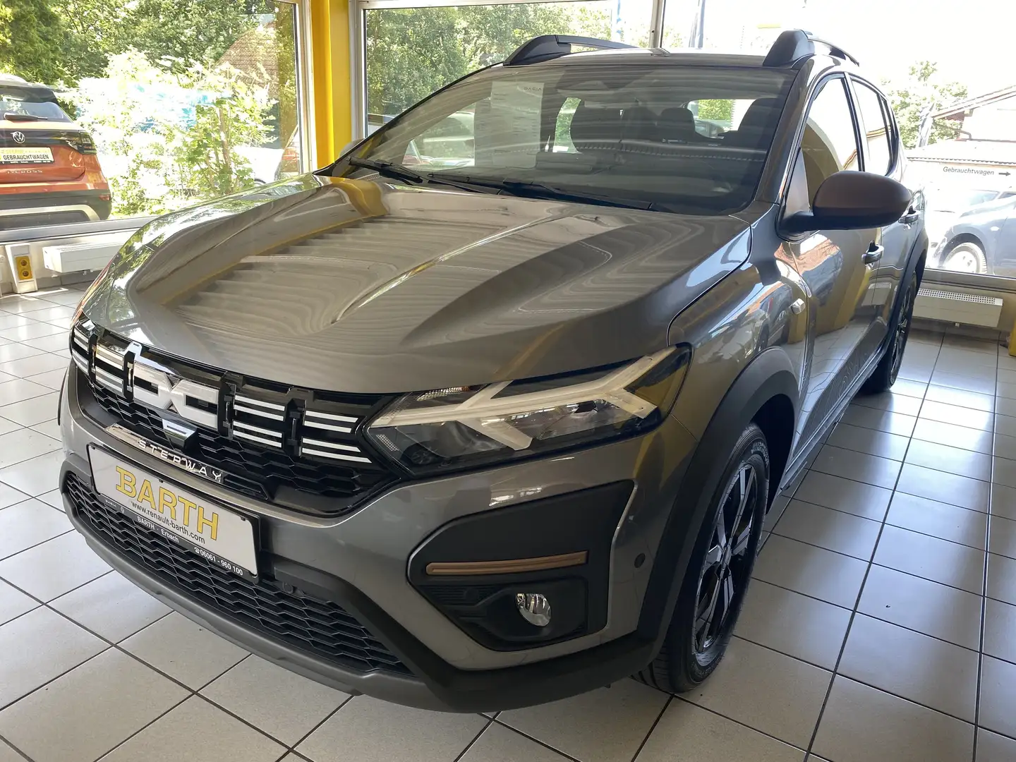 Dacia Sandero Stepway TCe 110 Extreme+ Gris - 1