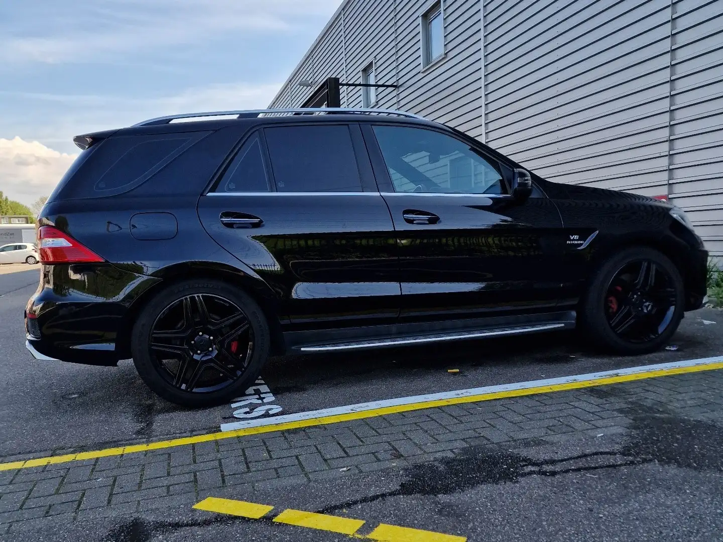 Mercedes-Benz ML 63 AMG SPEEDSHIFT 7G-TRONIC PERFORMANCE PACKAGE DESIGNO.. crna - 1