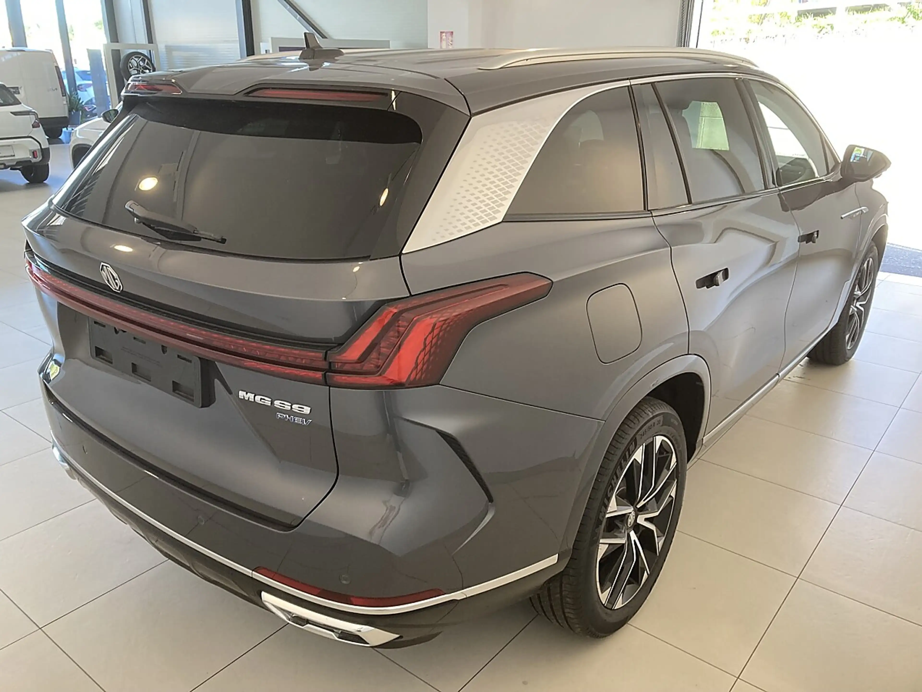 MG MGS9 S9 PHEV Luxury — photo 3