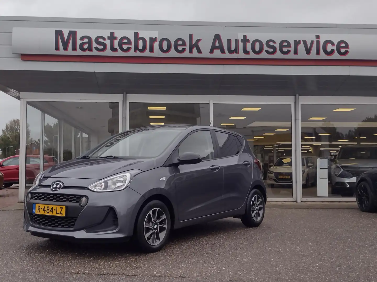 Hyundai i10 1.0i Comfort 5p. automaat Staat in Hardenberg Gris - 1