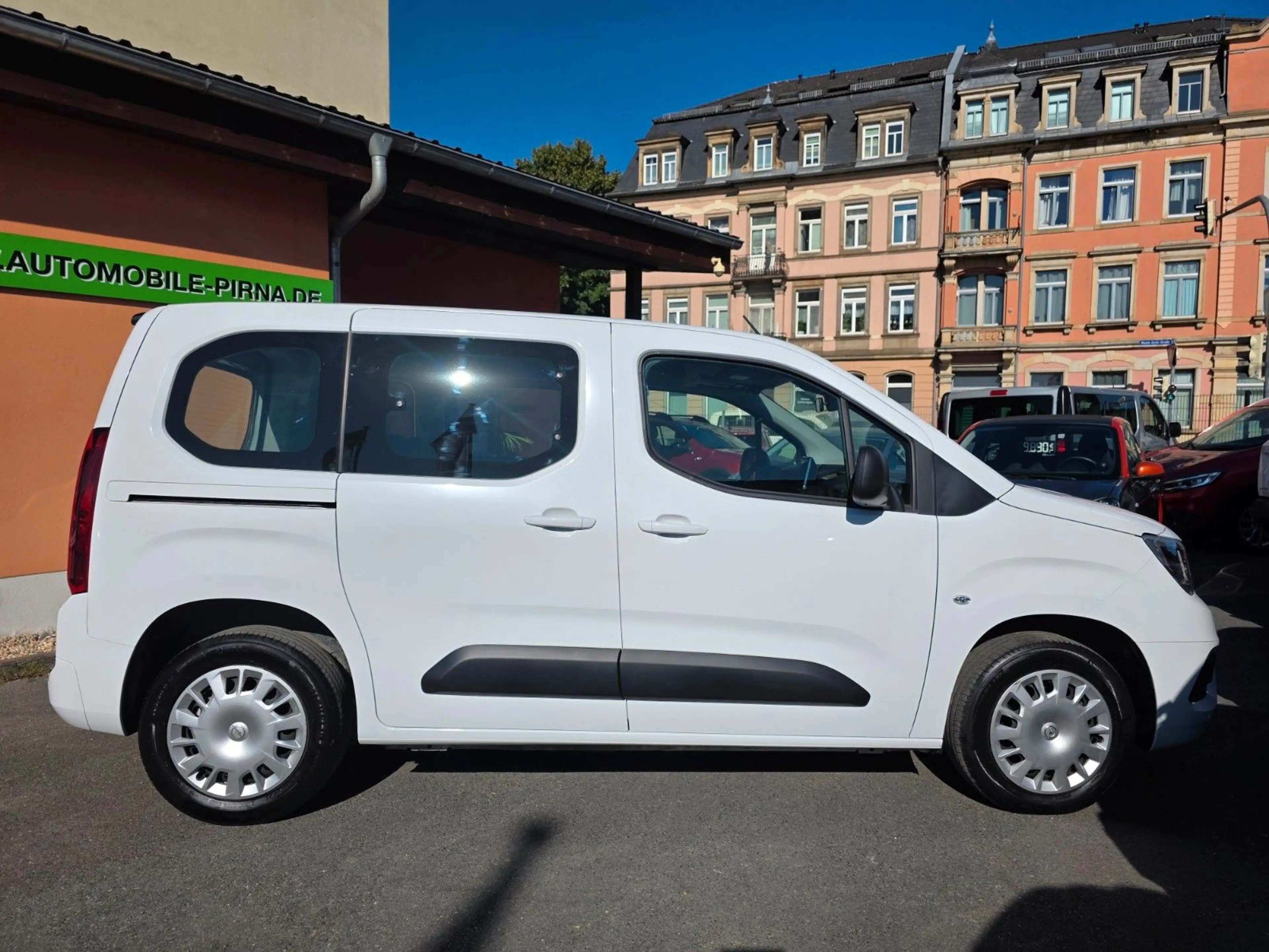 Opel Combo Life E 1.2T *WENiG KM! NAVI/SHZ/CAM — photo 4