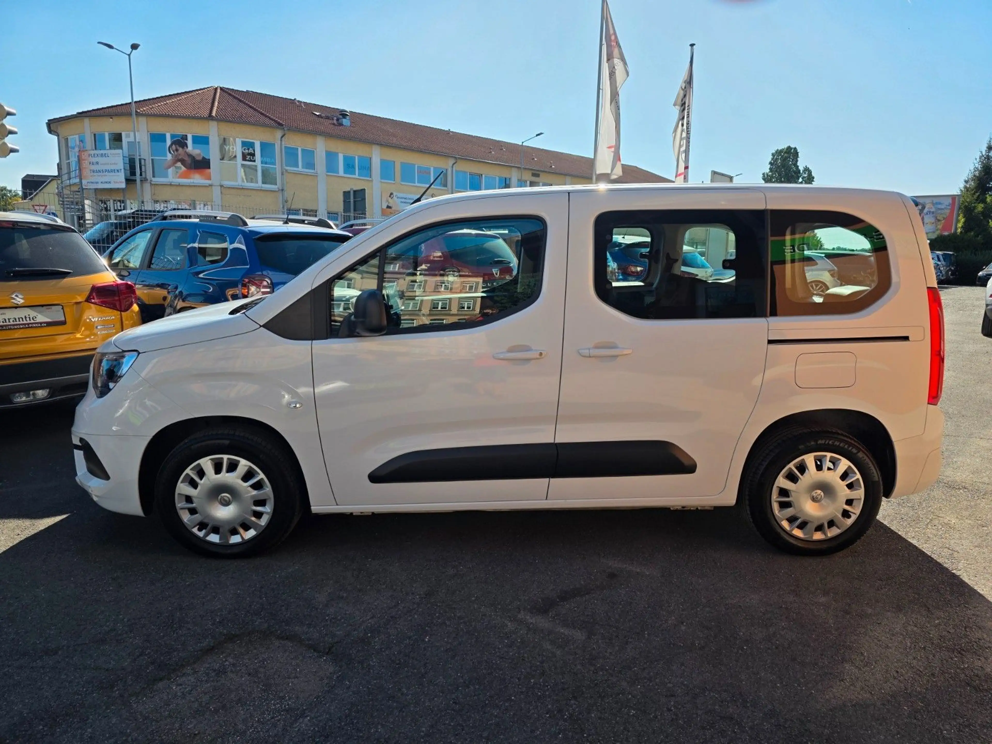 Opel Combo Life E 1.2T *WENiG KM! NAVI/SHZ/CAM — photo 8