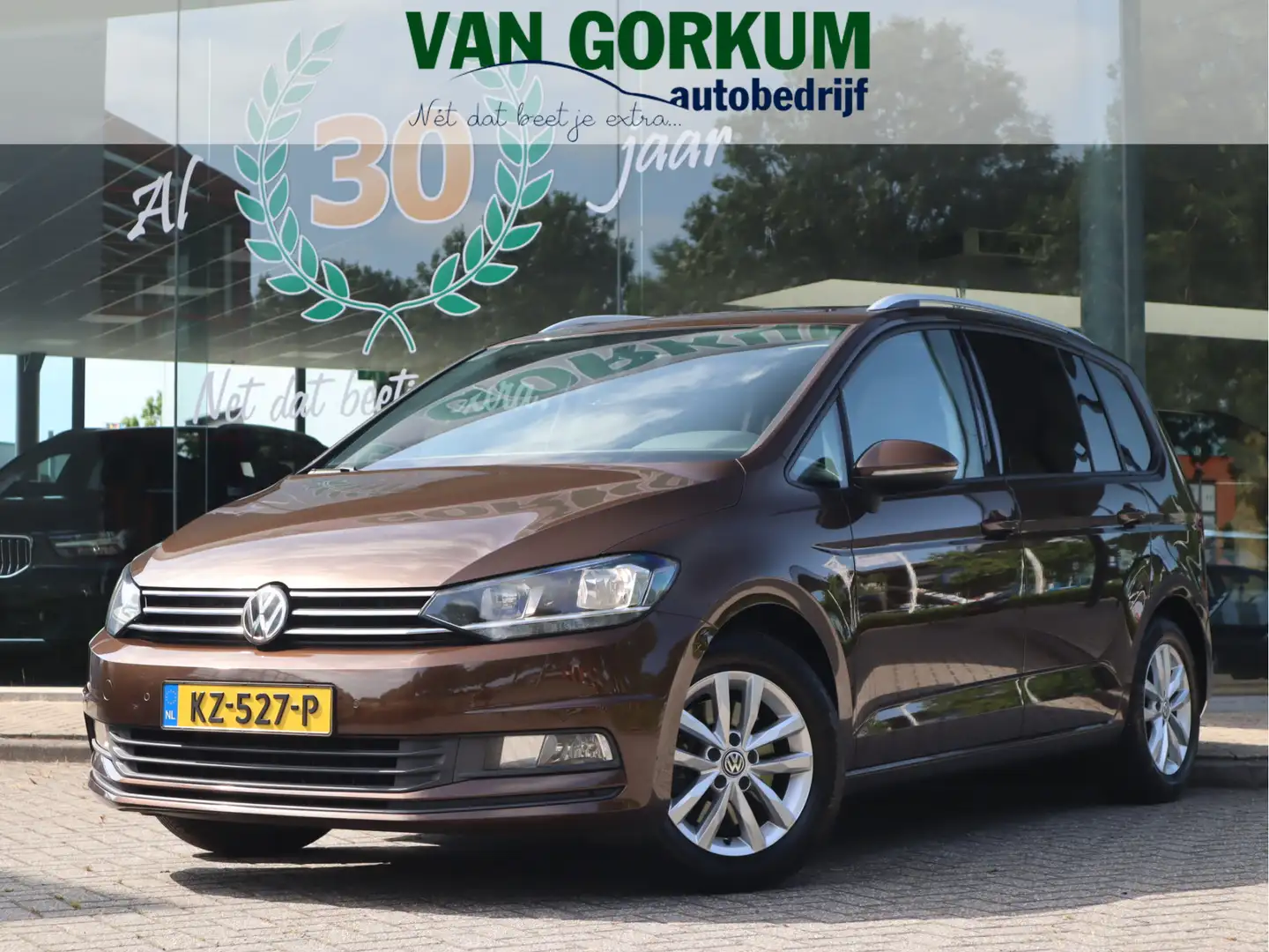 Volkswagen Touran 1.2 TSI Connected Series 7 Persoons Marrón - 1