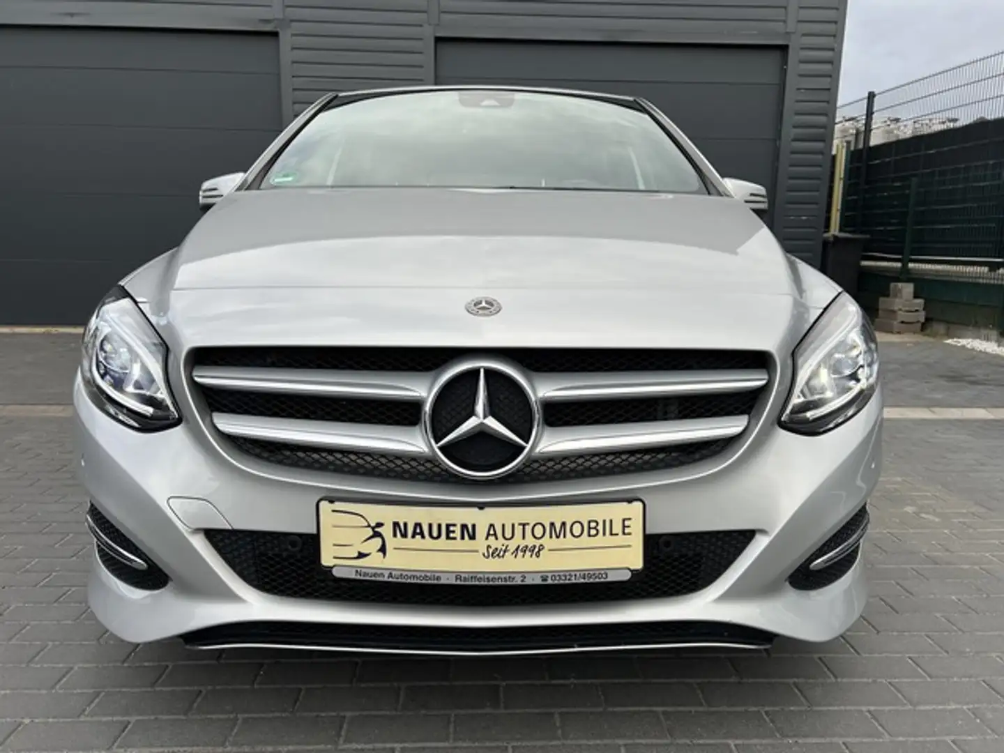 Mercedes-Benz B 200 d Edition B Automatik+Navi+RFK+SHZ+Allwetter+ Silber - 2