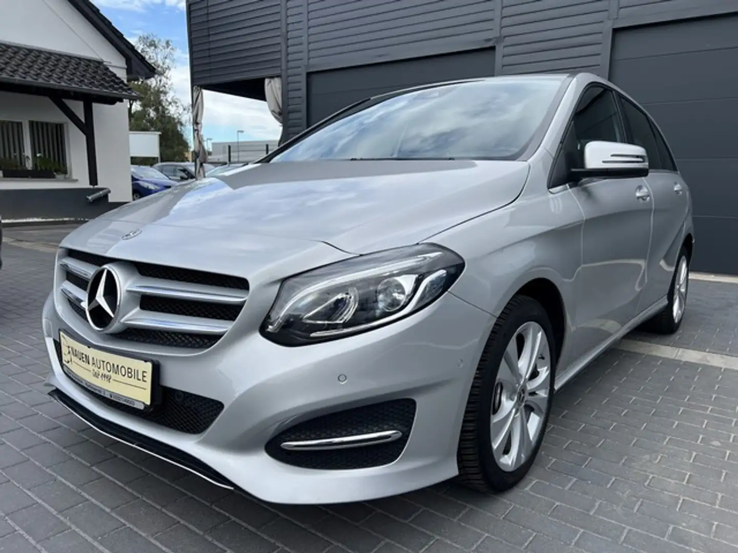 Mercedes-Benz B 200 d Edition B Automatik+Navi+RFK+SHZ+Allwetter+ Silber - 1