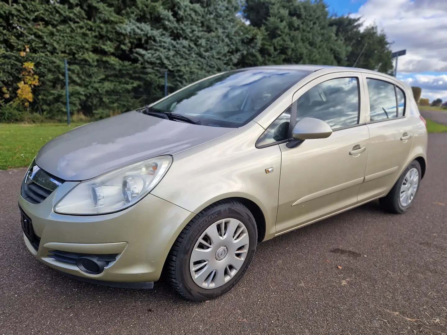 Opel Corsa Corsa 5-Türer 1.2 16V . Tüv bei Kauf neu. Goud - 1