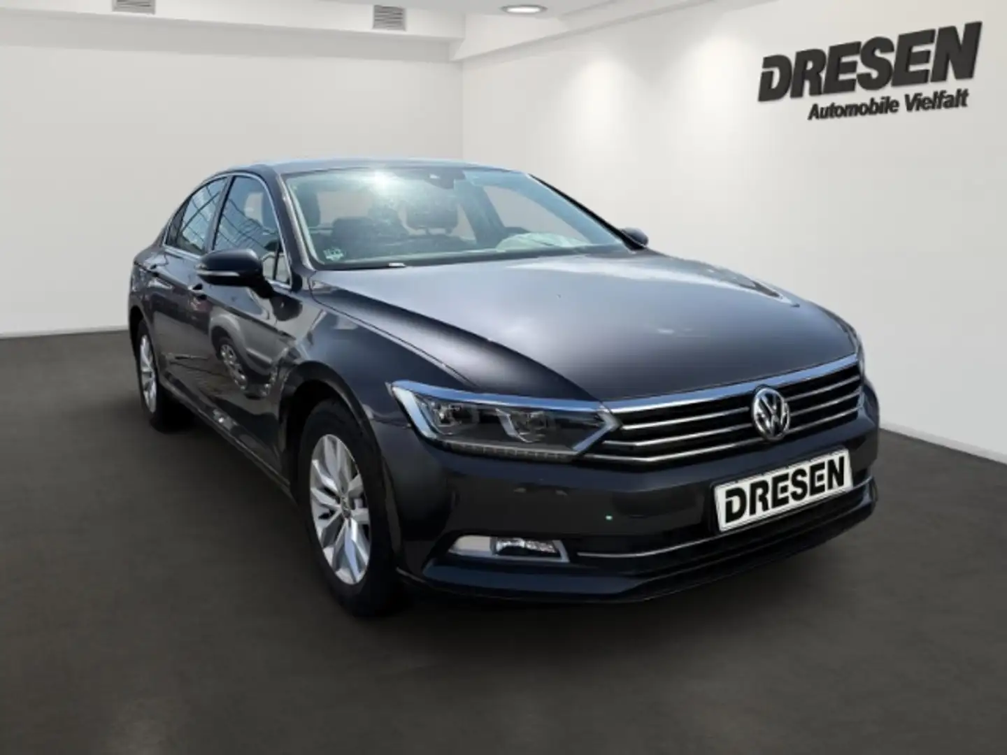 Volkswagen Passat Lim 1.4 TSI Comfortline Navi Massagesitze LED ACC Grijs - 2