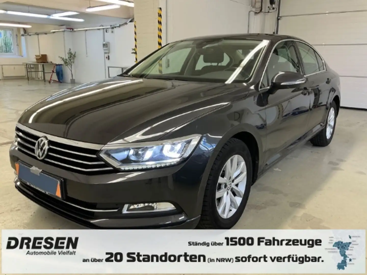 Volkswagen Passat Lim 1.4 TSI Comfortline Navi Massagesitze LED ACC Gris - 1