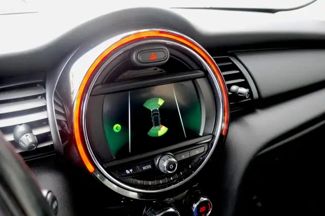 Mini Hatch view 14