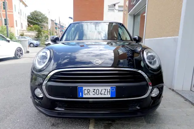 Mini Hatch view 7