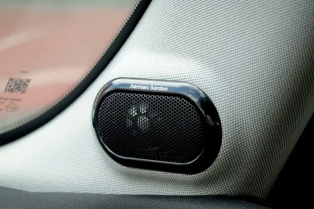 Mini Hatch view 12