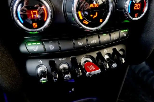Mini Hatch view 13
