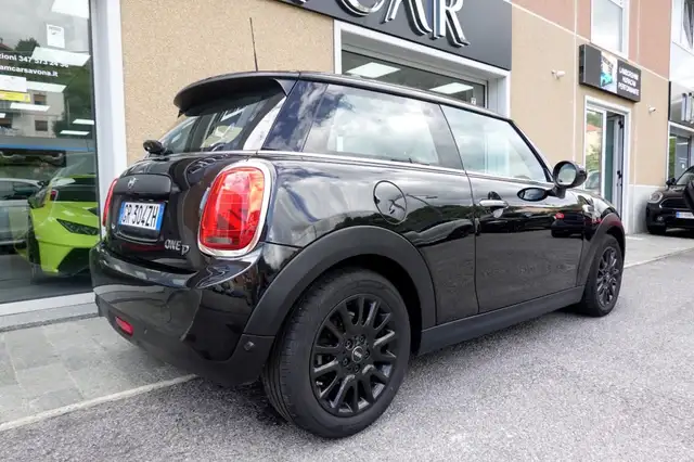 Mini Hatch view 5