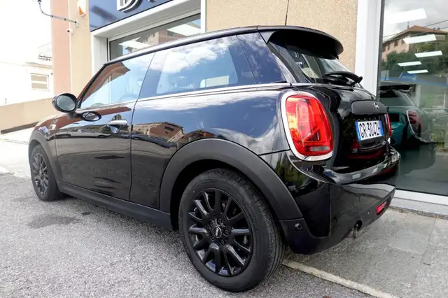 Mini Hatch view 3