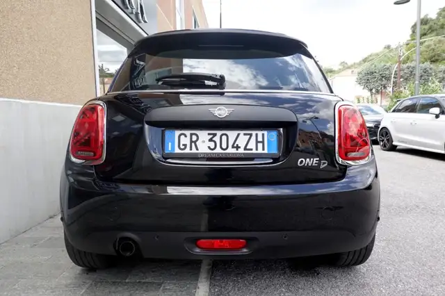 Mini Hatch view 4